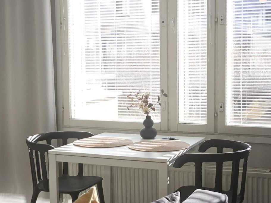 Modern One-Bedroom With Glazed Sun Balcony, 350M Metro Хельсинки Экстерьер фото