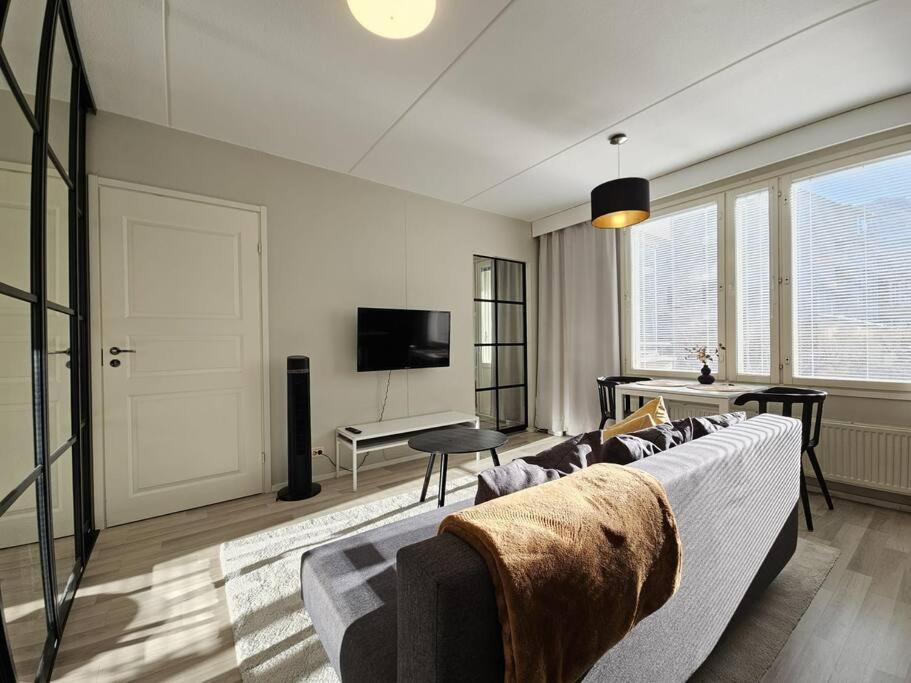 Modern One-Bedroom With Glazed Sun Balcony, 350M Metro Хельсинки Экстерьер фото